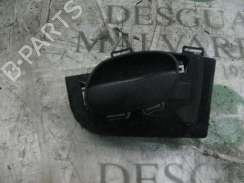 Used Front right interior door handle Front right interior door handle PEUGEOT 206 Hatchback (2A/C) 1.4 i (75 hp) 3756618 3756618