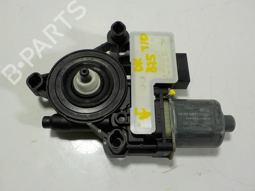 Rudehejsemotor bagstkærm højre SKODA KAMIQ (NW4) 1.0 TSI (110 hp) 13637316