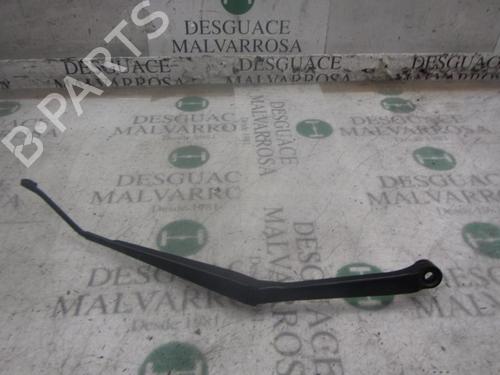 front-wipers-mechanism-toyota-rav-4-ii-_a2_-2000-2001-2002-2003-2004-2005-3825711 main image