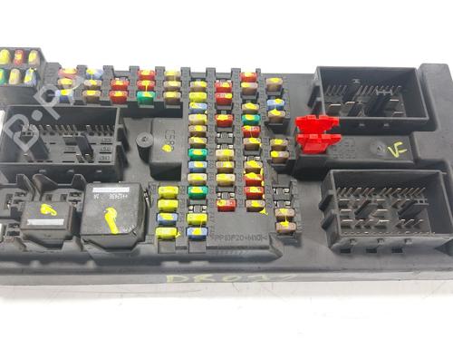 Used Fuse box Fuse box 27582927 27582927