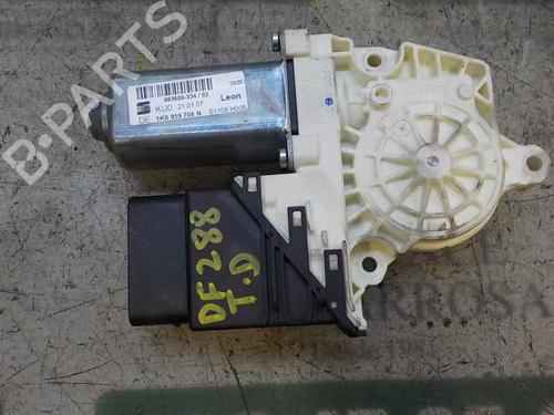 Right rear window motor SEAT LEON (1P1)  | BP5880587E22 