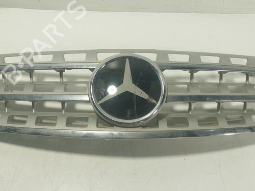Used Grille MERCEDES-BENZ M-CLASS (W164) ML 450 CDI 4-matic (164.128) (306 hp) 26320812