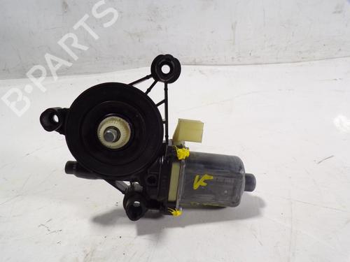 Rudehejsemotor forskærm højre SEAT LEON (5F1) 1.6 TDI (115 hp) 9831334