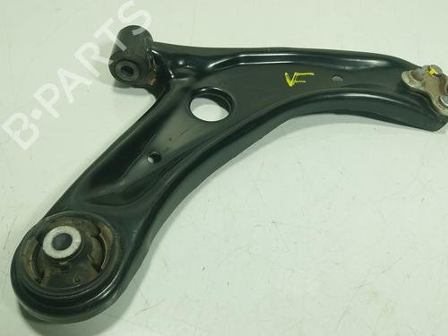 Used Right front suspension arm TOYOTA YARIS CROSS (MXP_) 1.5 Hybrid (MXPJ11) (131 hp) 31665120
