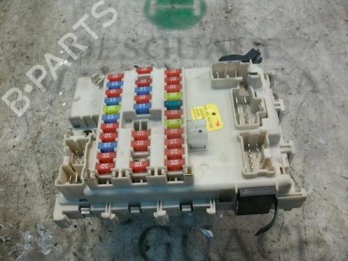 Used Fuse box NISSAN PRIMERA (P12) 2.2 dCi (139 hp) 3762294