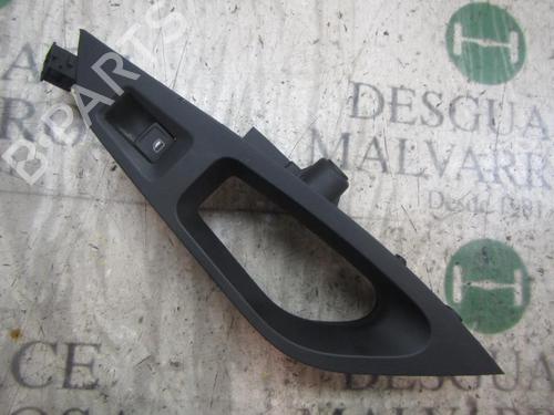 Used Right rear window switch Right rear window switch SEAT LEON (5F1) 1.2 TSI (110 hp) 4016820 4016820