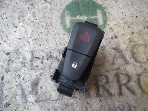 Used Warning switch Warning switch DACIA SANDERO II 1.5 dCi 75 / Blue dCi 75 (B8JW, B8M4, B8AH, B8M7, B8M6) (75 hp) 3825307 3825307