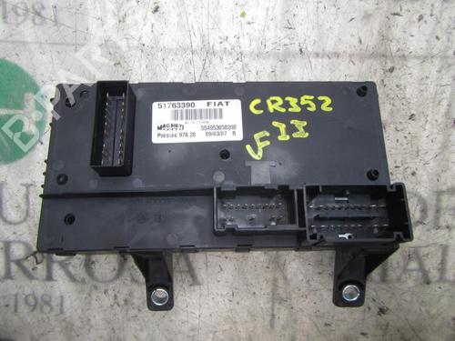 Used Fuse box FIAT LINEA (323_, 110_) 1.3 D Multijet (323AXB11, 323AXB1A) (90 hp) 3824389