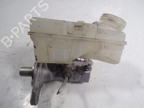 Used Brake master cylinder Brake master cylinder DACIA SANDERO II 1.5 dCi 75 / Blue dCi 75 (B8JW, B8M4, B8AH, B8M7, B8M6) (75 hp) 7666567 7666567