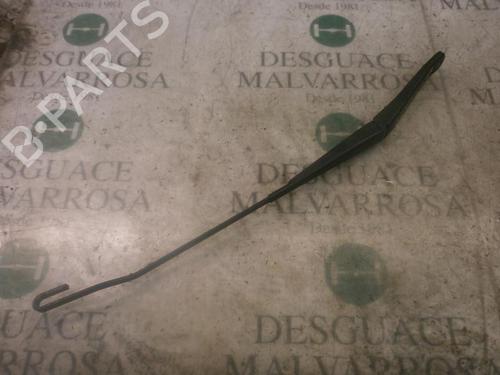 Used Front windshield wiper arm FIAT STILO (192_) 1.9 JTD (192_XE1A) (115 hp) 3803224