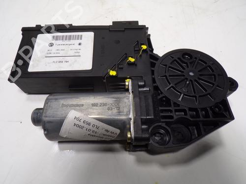 Right rear window motor VW TOUAREG (7LA, 7L6, 7L7) 2.5 R5 TDI | BP13248763E22 