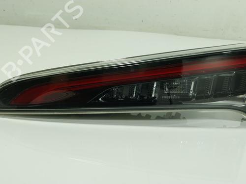 right-tailgate-light-toyota-corolla-saloon-_e21_-2019-27531638 main image