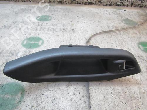 Used Right rear window switch Right rear window switch FORD FOCUS III 1.6 TDCi (115 hp) 3843560 3843560