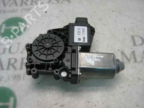 Used Right front window motor OPEL CORSA B (S93) [1993-2009]  3794786