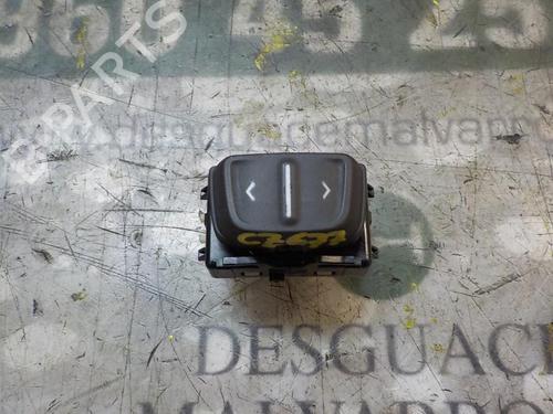 Used Left front window switch DACIA SANDERO II 1.5 dCi 75 / Blue dCi 75 (B8JW, B8M4, B8AH, B8M7, B8M6) (75 hp) 3863374