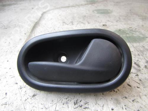 Used Rear right interior door handle Rear right interior door handle DACIA SANDERO II 1.5 dCi 75 / Blue dCi 75 (B8JW, B8M4, B8AH, B8M7, B8M6) (75 hp) 3825284 3825284