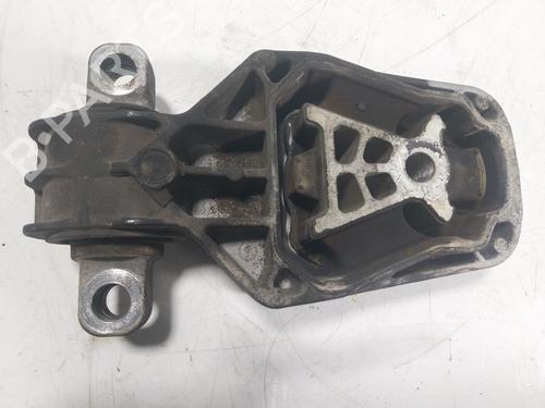 Used Engine mount MERCEDES-BENZ A-CLASS (W176) [2012-2018]  16873765