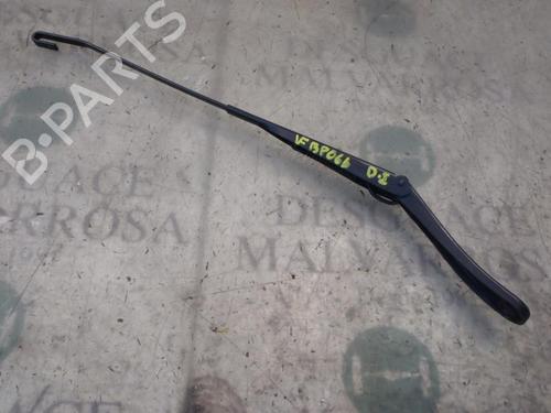 Used Front windshield wiper arm DACIA SANDERO 1.5 dCi (68 hp) 3797711