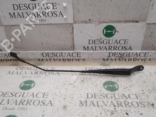 Used Front windshield wiper arm Front windshield wiper arm 3989645 3989645