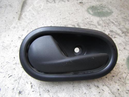 Used Rear left interior door handle Rear left interior door handle DACIA SANDERO II 1.5 dCi 75 / Blue dCi 75 (B8JW, B8M4, B8AH, B8M7, B8M6) (75 hp) 3825303 3825303
