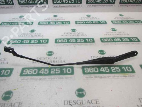 Used Front windshield wiper arm FORD FIESTA VI (CB1, CCN) 1.5 TDCi (75 hp) 3875864