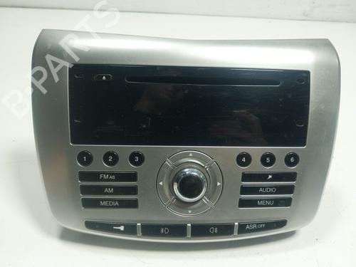 Used Radio Radio 18647625 18647625