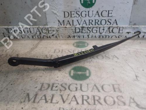 Used Front windshield wiper arm BMW 3 Compact (E46) 316 ti (115 hp) 3811916