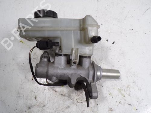Used Brake master cylinder SKODA OCTAVIA III Combi (5E5, 5E6) 2.0 TDI (150 hp) 7285509