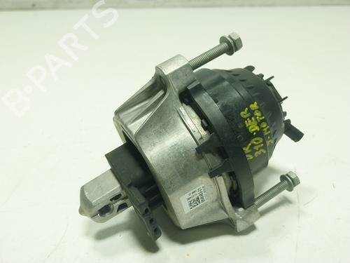 Used Engine mount BMW X5 (G05, F95) xDrive 40 d Mild-Hybrid (352 hp) 29846425