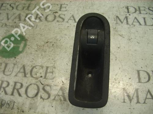 Used Right rear window switch RENAULT MEGANE II (BM0/1_, CM0/1_) 1.9 dCi (BM0G, CM0G) (120 hp) 3795363