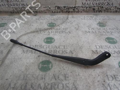 Used Front windshield wiper arm MERCEDES-BENZ A-CLASS (W169) A 180 CDI (169.007, 169.307) (109 hp) 3824051