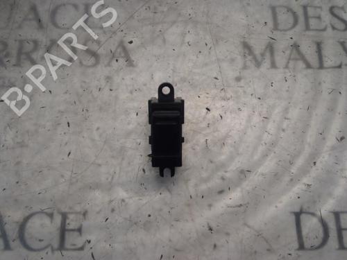Used Right rear window switch NISSAN PRIMERA (P12) 2.2 Di (126 hp) 3807787