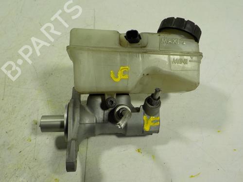 Used Brake master cylinder Brake master cylinder DACIA SANDERO II 1.5 dCi 75 / Blue dCi 75 (B8JW, B8M4, B8AH, B8M7, B8M6) (75 hp) 8142054 8142054