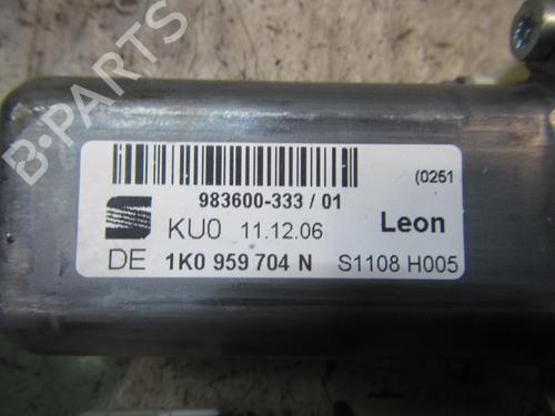 Rudehejsemotor bagstkærm højre SEAT LEON (1P1) 1.9 TDI | BP3831805E22 