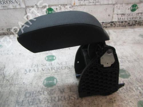 Used Armrest / Center console Armrest / Center console SKODA YETI (5L) 1.2 TSI (105 hp) 7152276 7152276
