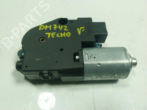 Moteur du toit ouvrant NISSAN QASHQAI / QASHQAI +2 I (J10, NJ10, JJ10E) 1.5 dCi (110 hp) 17659684