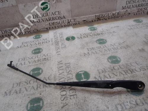 Front windshield wiper arm VOLVO V50 (545) 2.4 30698237
