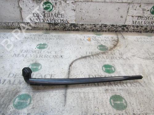 Used Front windshield wiper arm SEAT LEON (1P1) 1.9 TDI (105 hp) 3843587