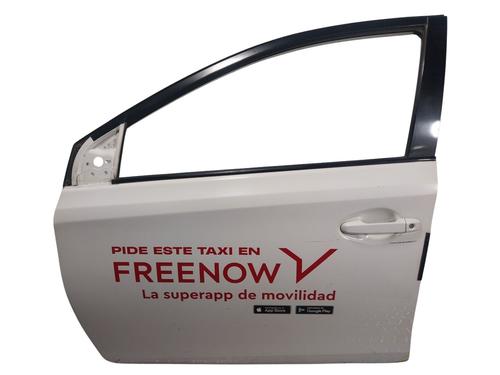 right-front-door-toyota-auris-estate-_e18_-2013-2014-2015-2016-2017-2018-30166443 main image