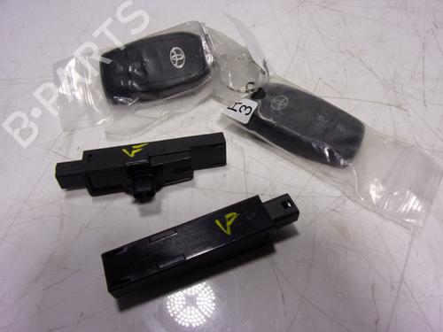 Used Ignition barrel Ignition barrel TOYOTA YARIS (_P21_, _PA1_, _PH1_) 1.5 Hybrid (MXPH11) (92 hp) 16755568 16755568