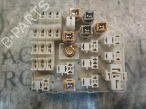 Used Fuse box Fuse box TOYOTA RAV 4 II (_A2_) 2.0 4WD (ACA21, ACA20) (150 hp) 3813862 3813862