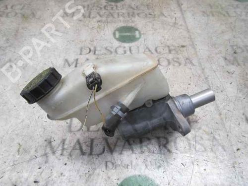 Used Brake master cylinder TOYOTA YARIS (_P9_) 1.4 D-4D (NLP90_, NLP90R) (90 hp) 3856957