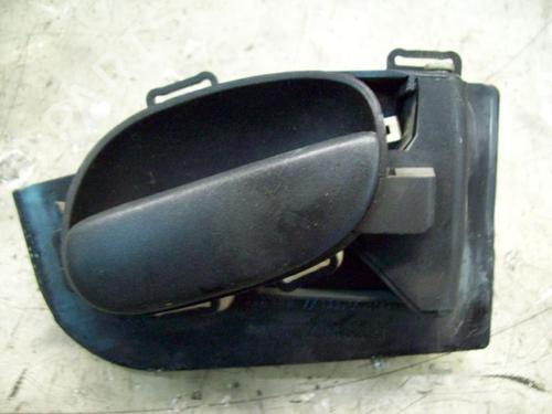 Used Front right interior door handle Front right interior door handle PEUGEOT 206 CC (2D) 1.6 16V (2DNFUF, 2DNFUR) (109 hp) 3767229 3767229
