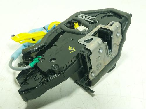 Używane Zamek drzwi przednich prawych BMW 4 Gran Coupe (G26) 420 d Mild-Hybrid xDrive (190 hp) 32361899