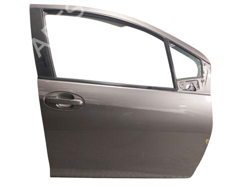 Used Right front door TOYOTA YARIS (_P13_) 1.5 (NSP131_) (112 hp) 28301957