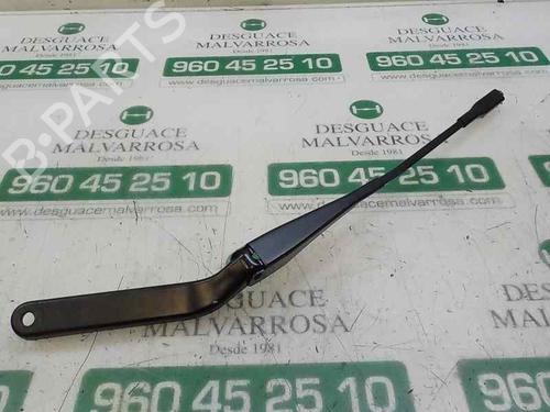 Used Front windshield wiper arm BMW X1 (E84) xDrive 18 d (143 hp) 5317737
