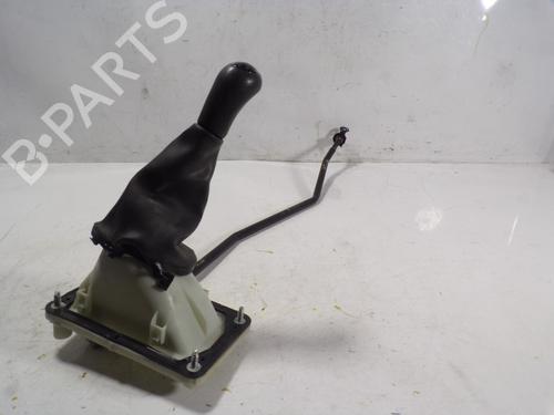 Used Gear lever Gear lever DACIA SANDERO II 1.2 (75 hp) 8908940 8908940