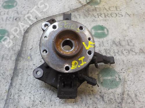 Used Left front steering knuckle RENAULT FLUENCE (L3_) 1.5 dCi (L30B) (106 hp) 3854371