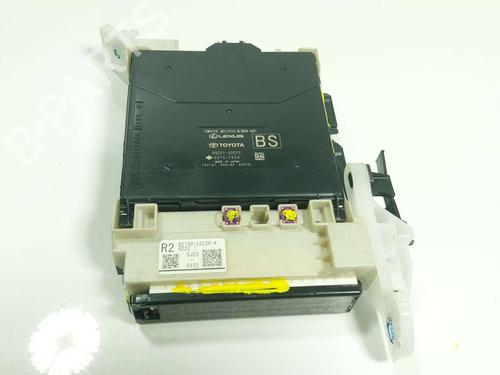 Used Fuse box Fuse box 39642887 39642887