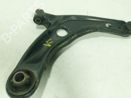 Used Right front suspension arm TOYOTA YARIS (_P13_) 1.5 Hybrid (NHP130_, NHP130) (101 hp) 32491062